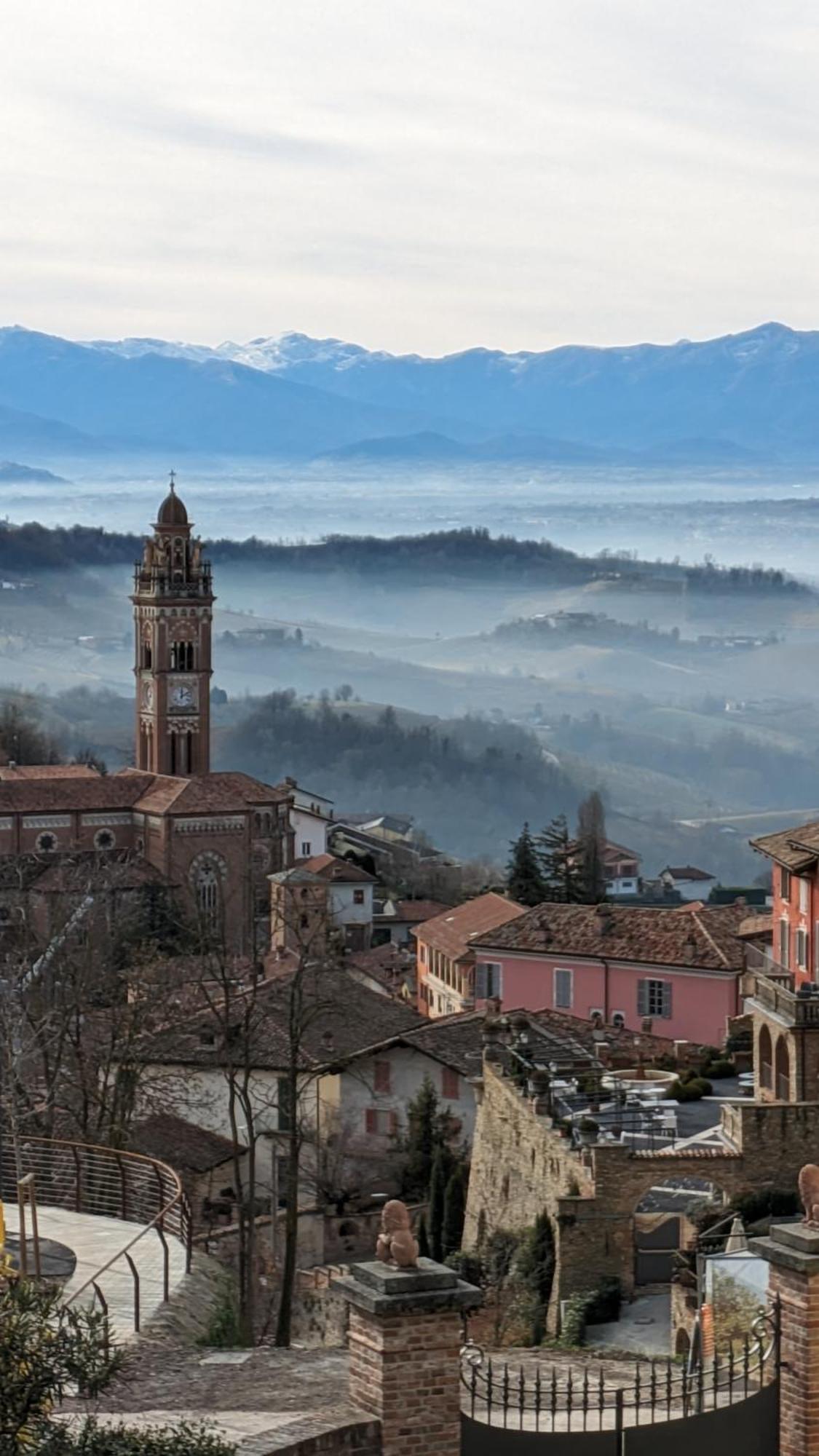 Charming Barolo Wine Loft Hotel Monforte D'Alba Exterior photo